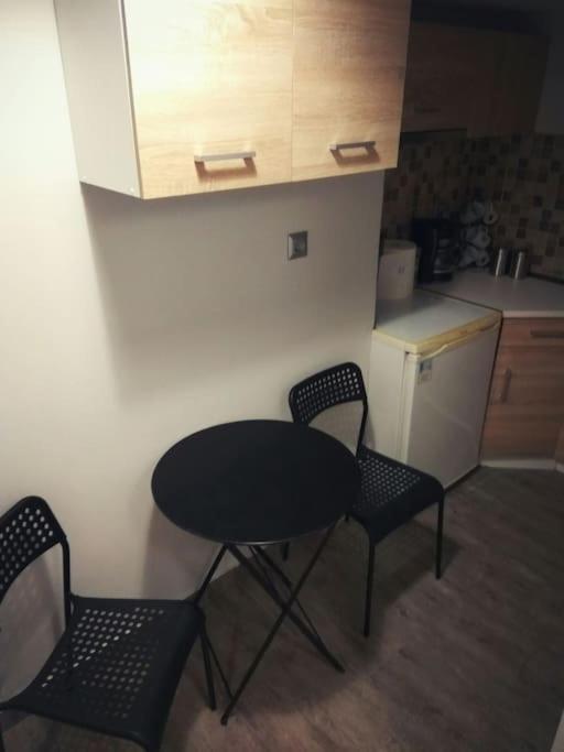 Nice& Cozy Flat 1min From The Heart Of Athens.wifi * Athens